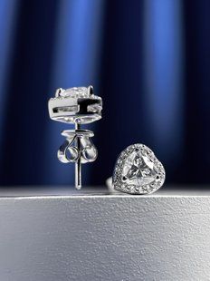 Срібні пусети з муасанітами Серце по 0.5 ct та інкрустацією 18213 фото